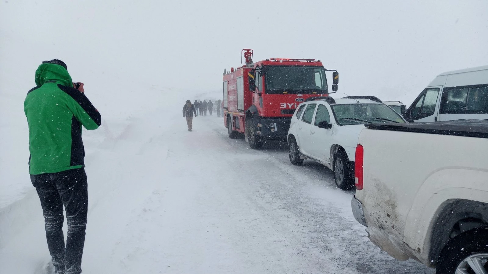 Çığ bölgesinde arama çalışmaları yeniden başladı