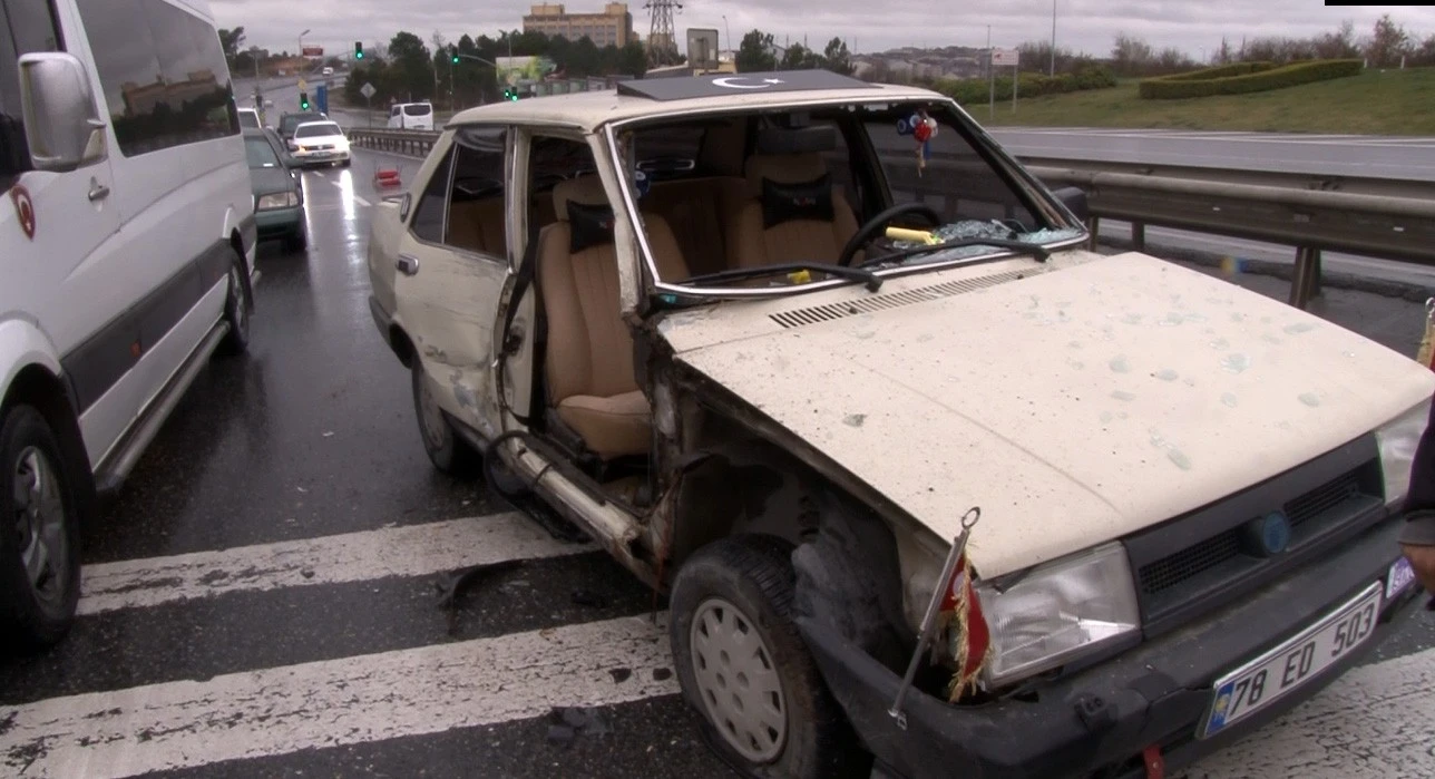 Yola sandalye atıldı, beton mikseri ve otomobil çarpıştı