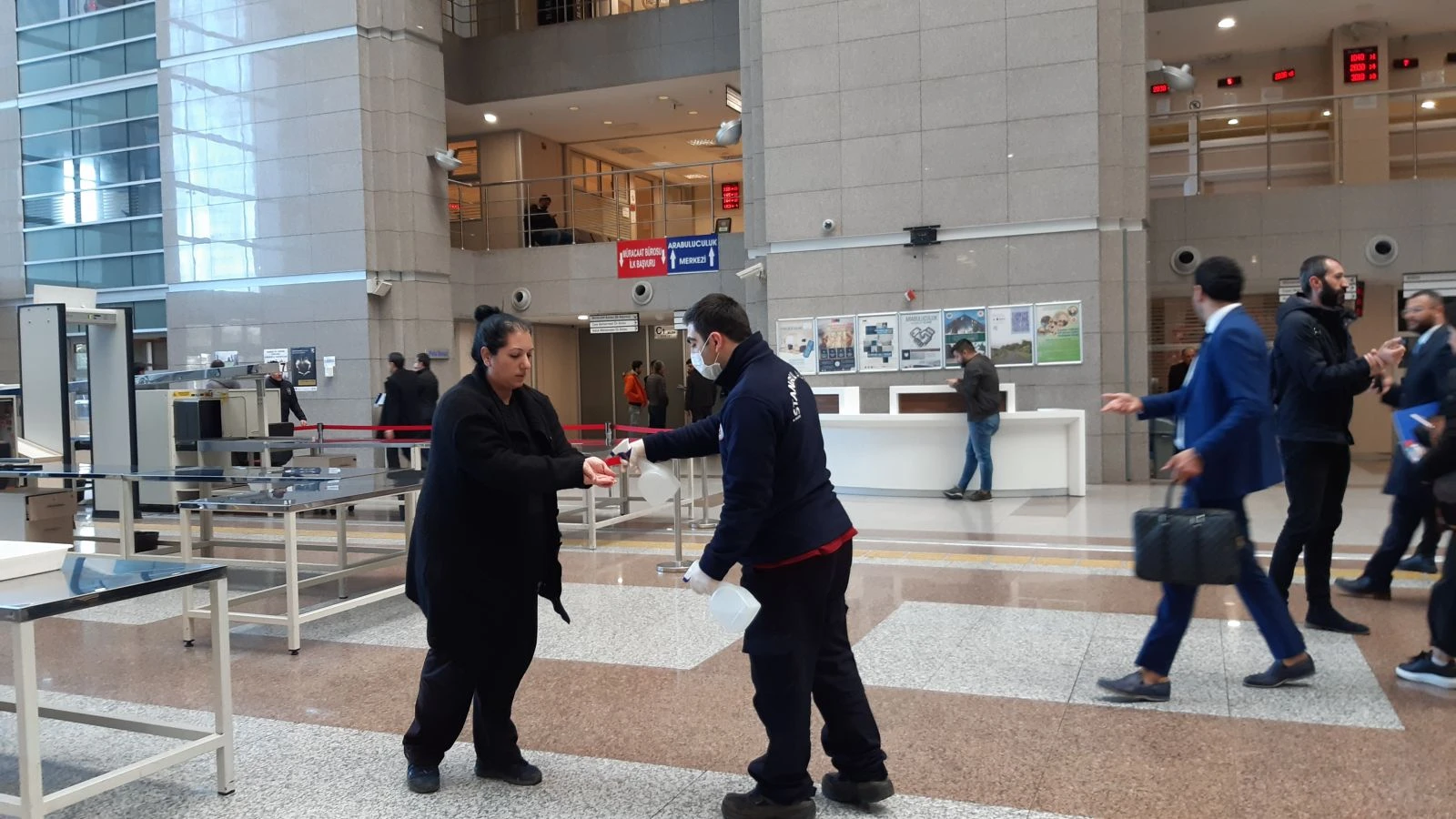 İstanbul Adalet Sarayı koridorları boş kaldı