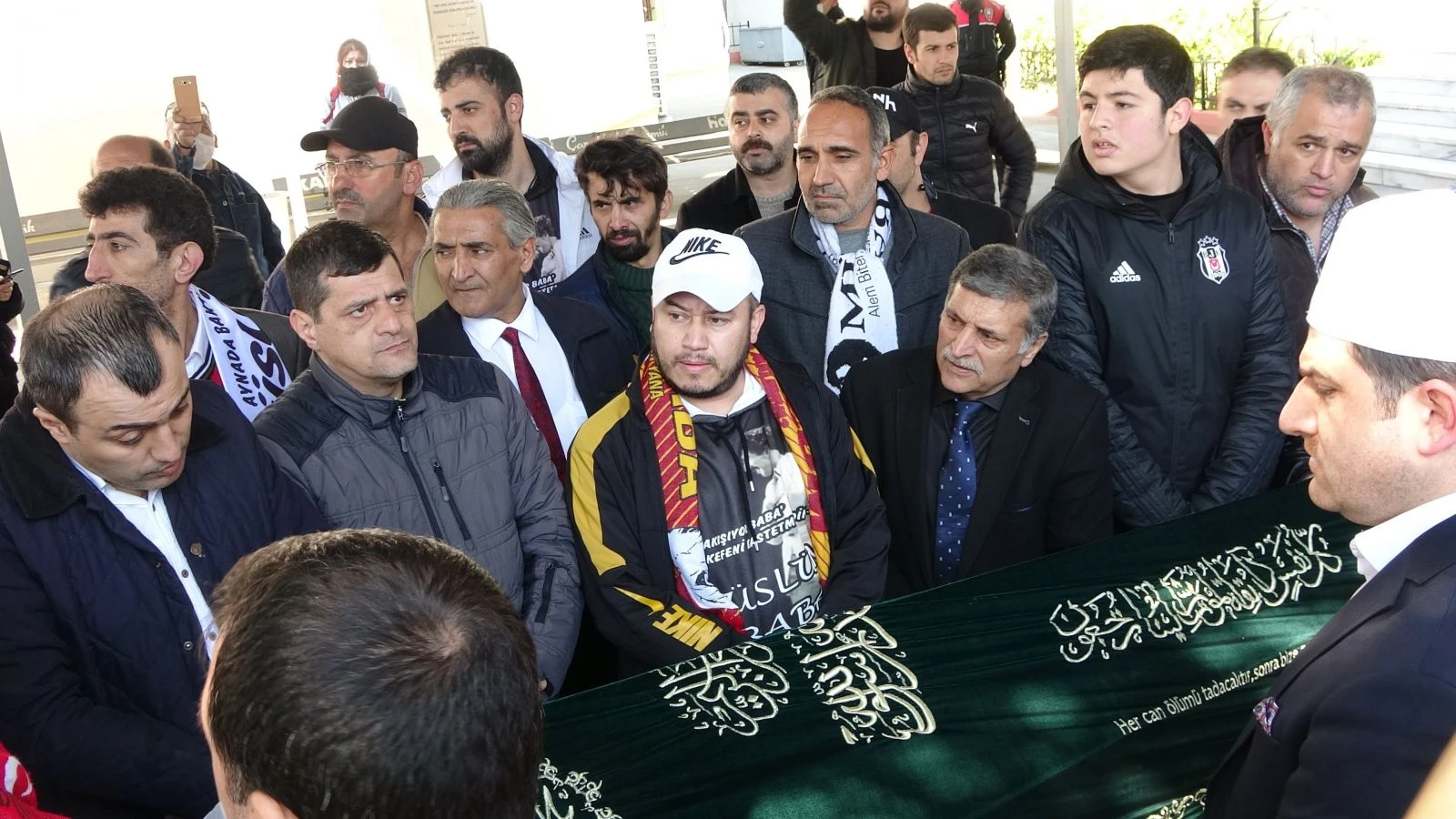 Muhterem Nur son yolculuğuna uğurlandı