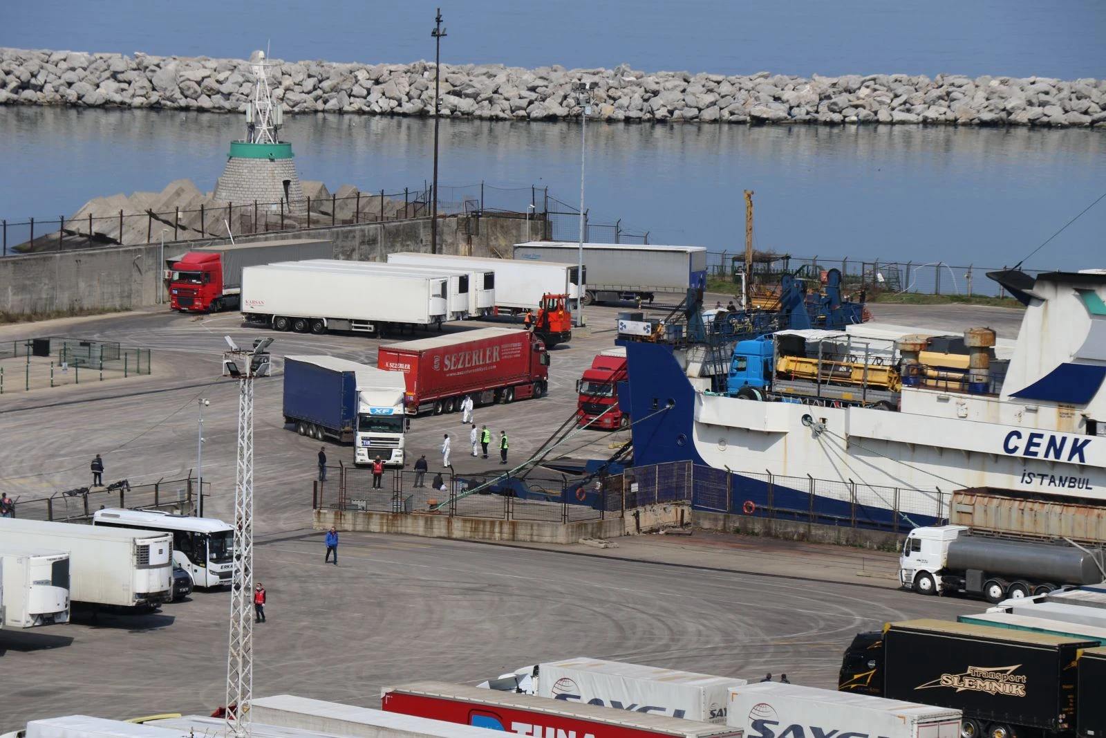 Ukrayna'dan gelen gemideki 51 kişi gözlem altına alındı