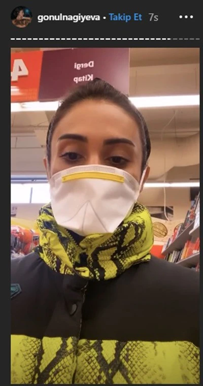 Ünlü oyuncu evden çıkamayan yaşlılara yardım etti