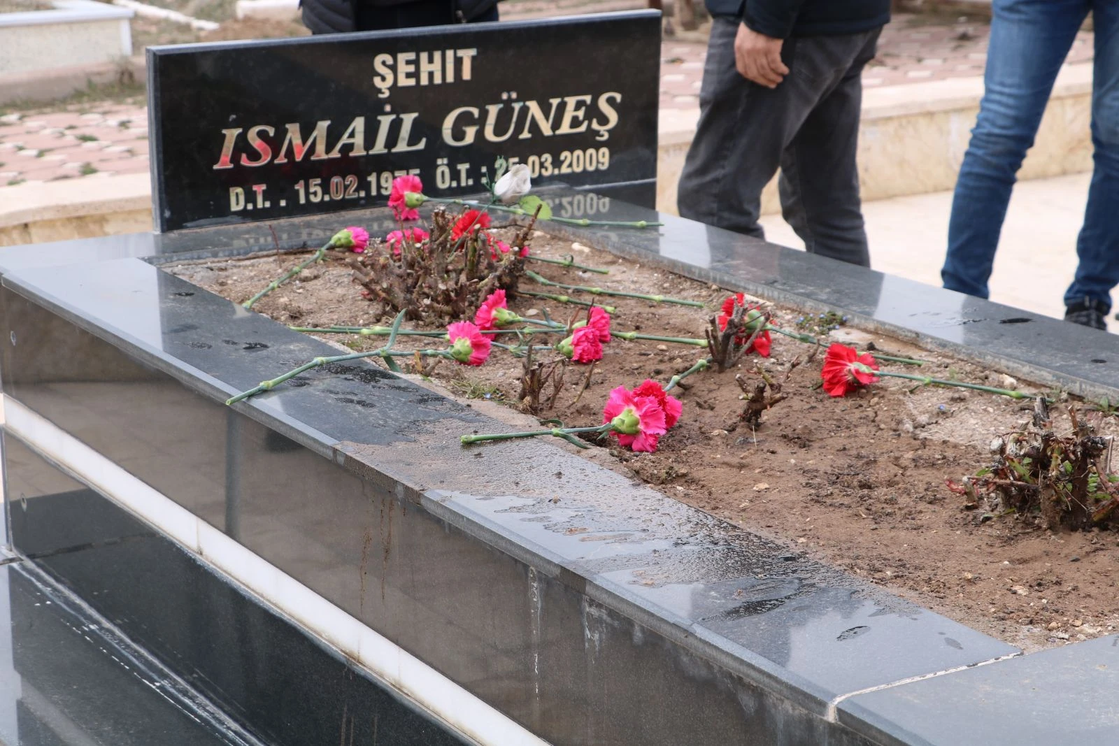 Gazeteci meslektaşları İsmail Güneş ve arkadaşlarını unutmadı