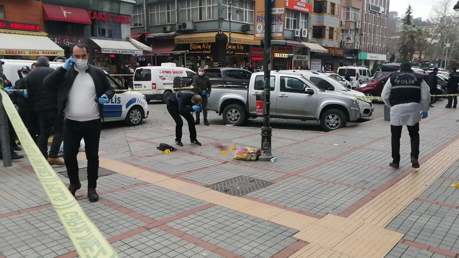 Eski kocası tarafından sokak ortasında silahla vuruldu