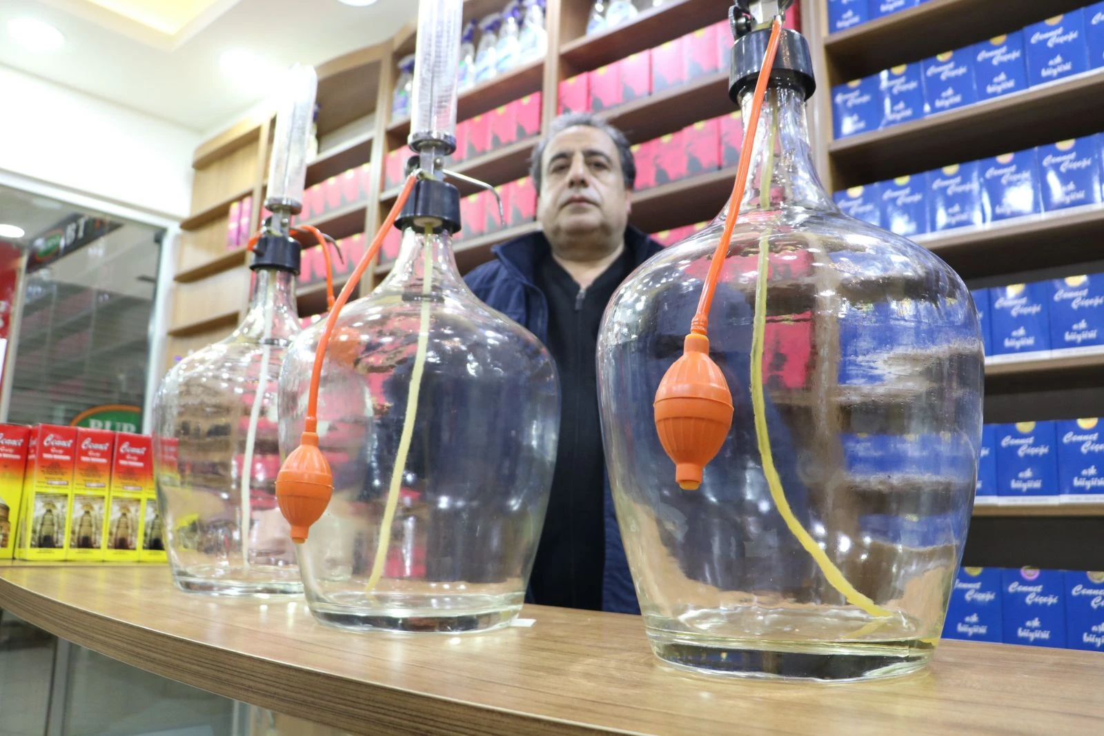 1 ayda satacağı kolonyayı 2 günde sattı, raflar boş kaldı