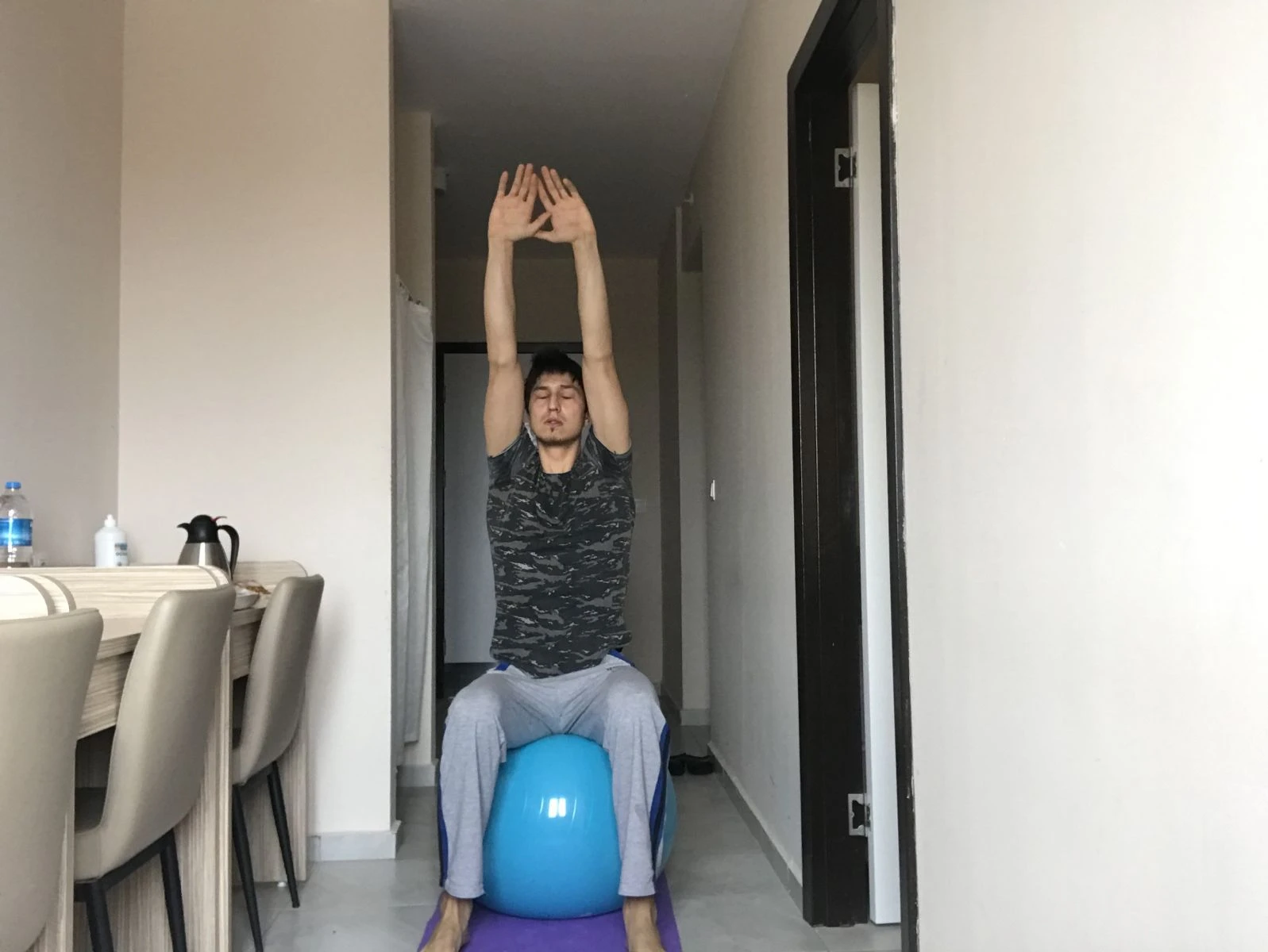 Karantinadaki öğrencilere pilates topu
