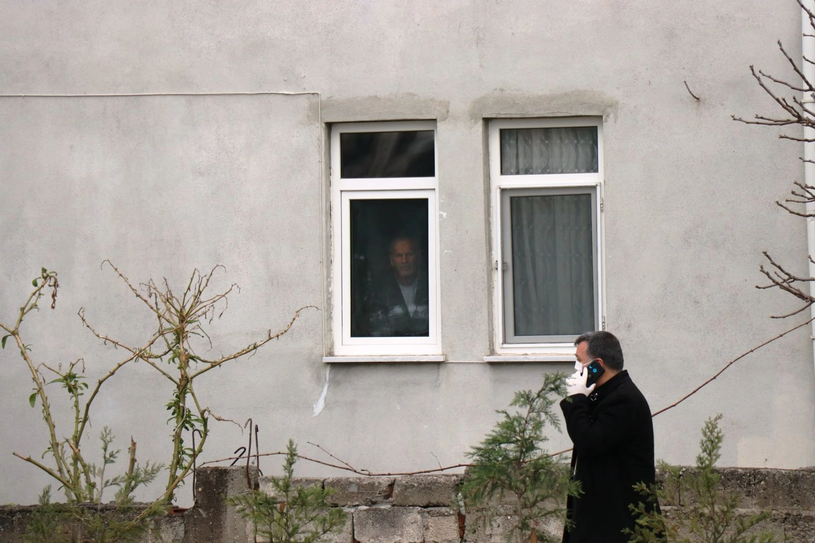 Sokak karantina altına alındı! Vatandaşlar pencerelere koştu