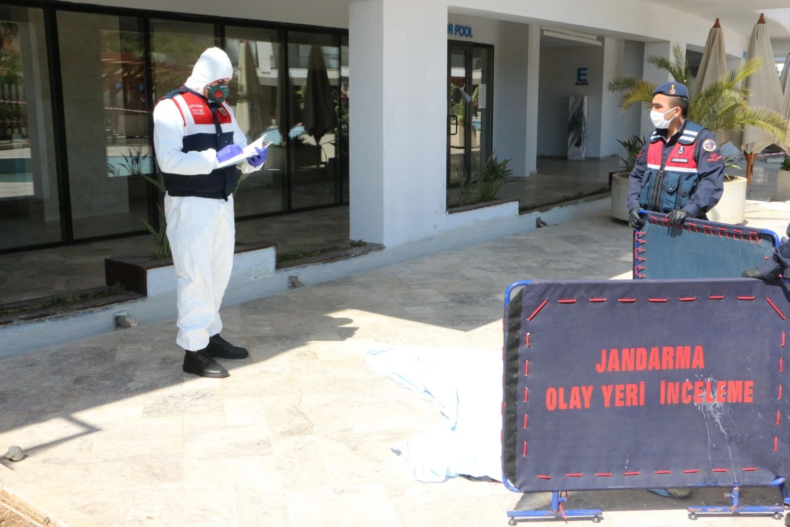 İranlı kadın sitenin bahçesinde ölü bulundu