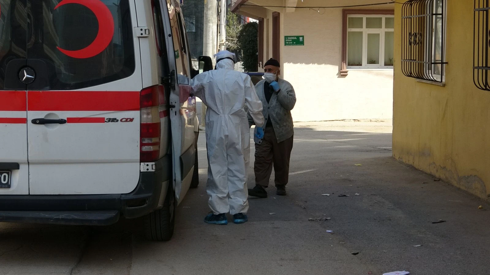 Karantinadan kaçtı şehri ayağa kaldırdı