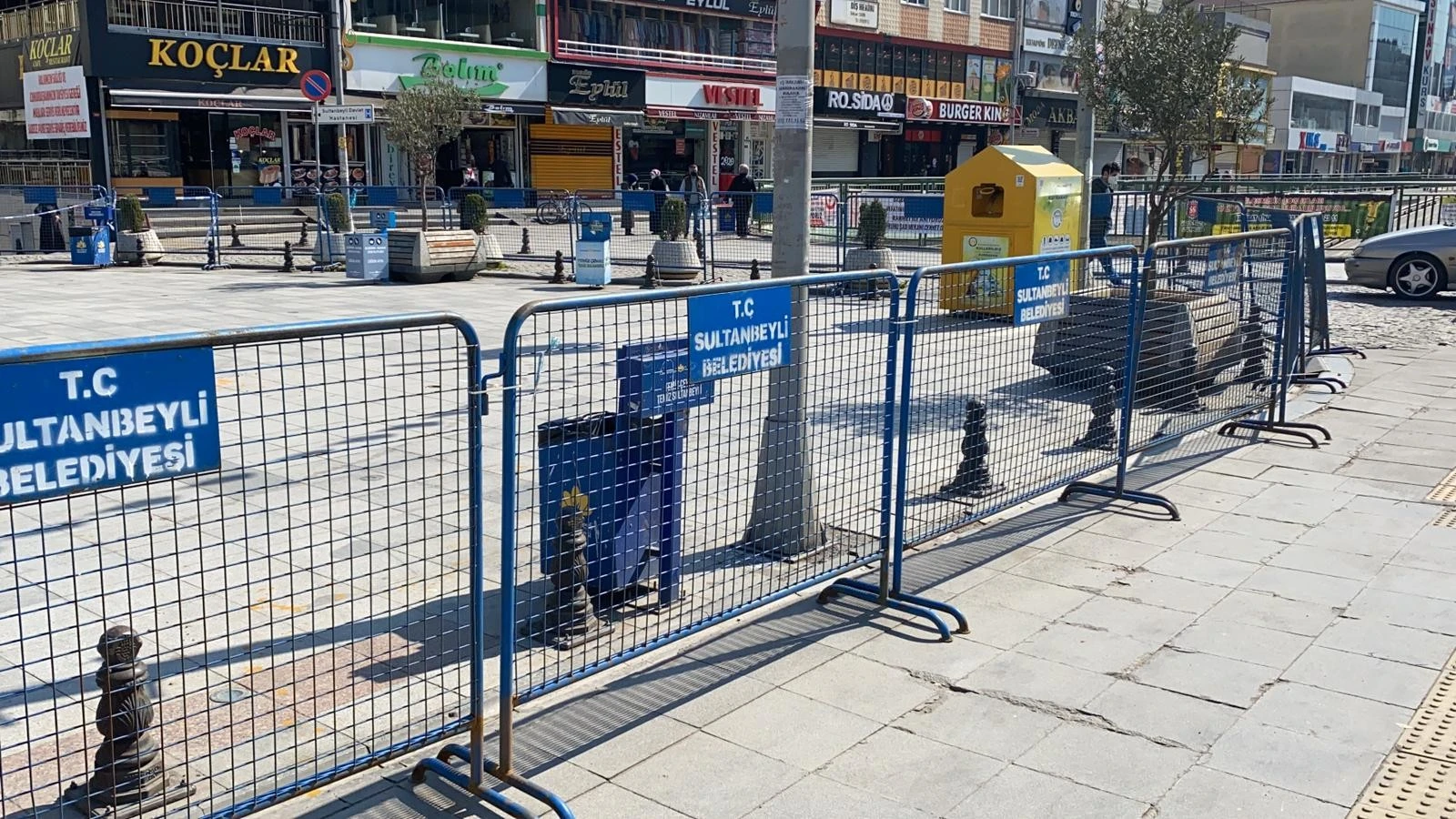 Sultanbeyli Kent Meydanı yaya trafiğine kapatıldı