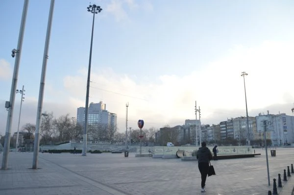 İstanbul'un boş meydanları