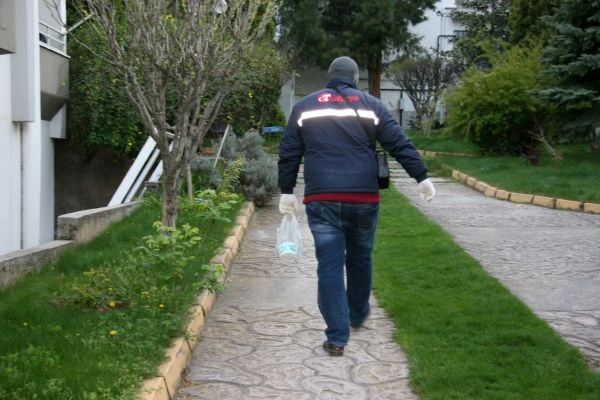 Türkiye Gazetesi dağıtım personellerinden yaşlı okuyucularına her saat hizmet