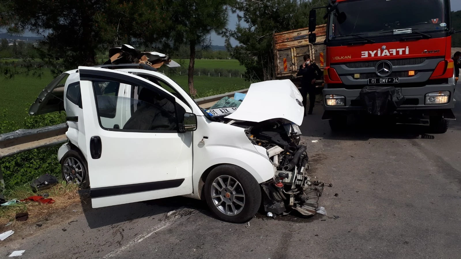 Baba ile oğlu trafik kazasında hayatını kaybetti
