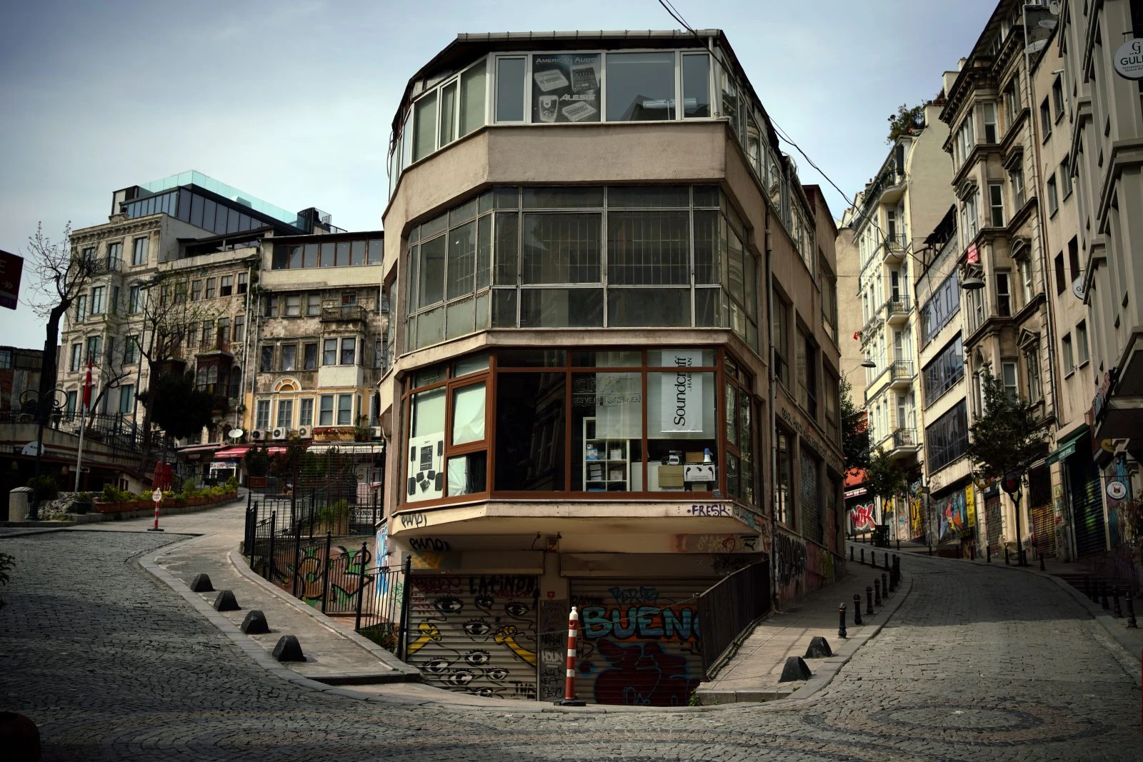 İstanbul sokaklarında koronavirüs sessizliği