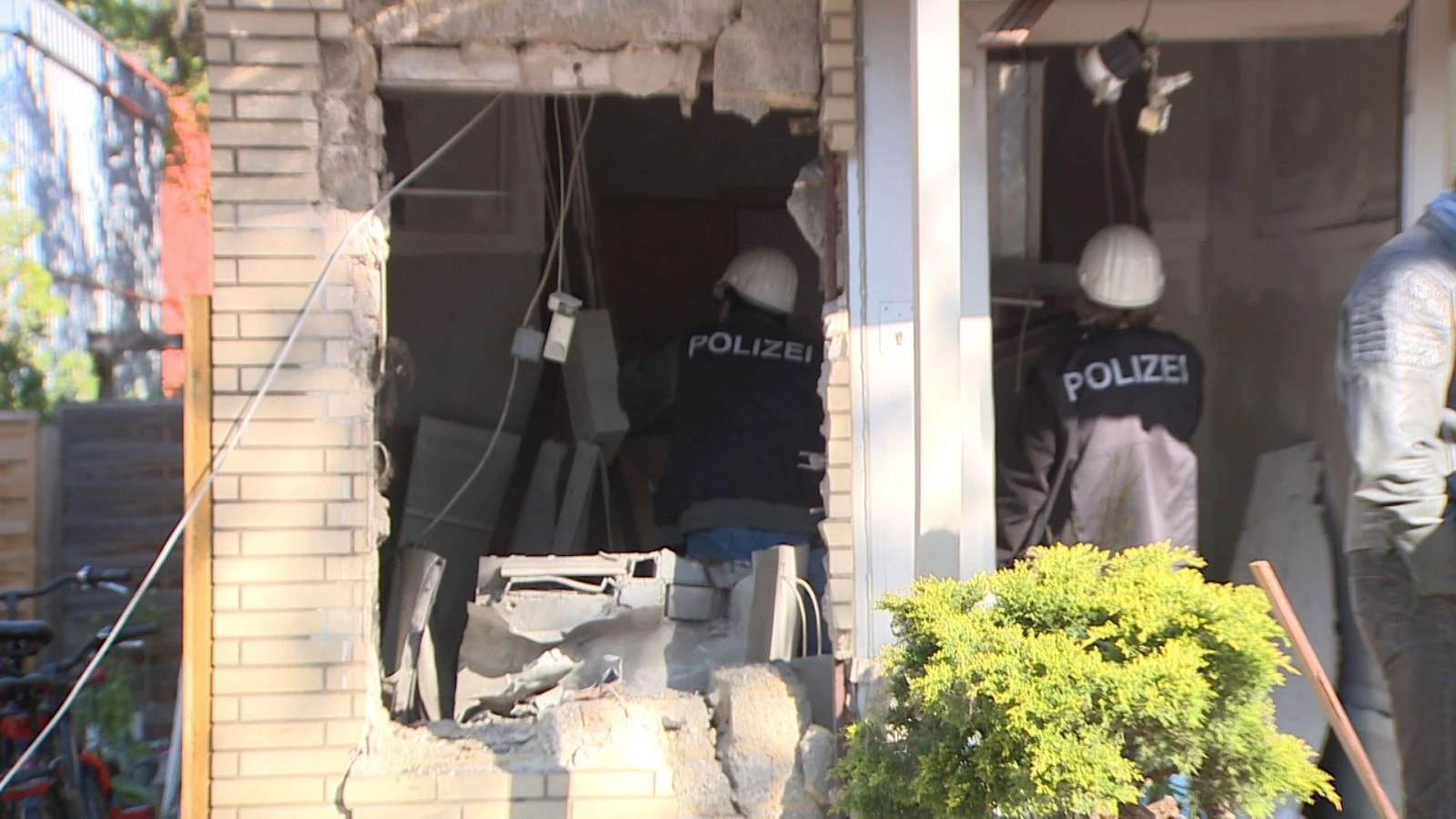 Almanya’da banka ATM’leri havaya uçuruldu