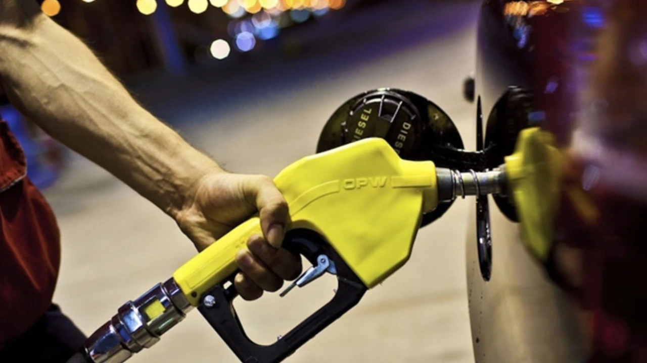 Akaryakıt fiyatlarına zam! 1 Ocak benzin, dizel, LPG litre fiyatları ne kadar oldu?
