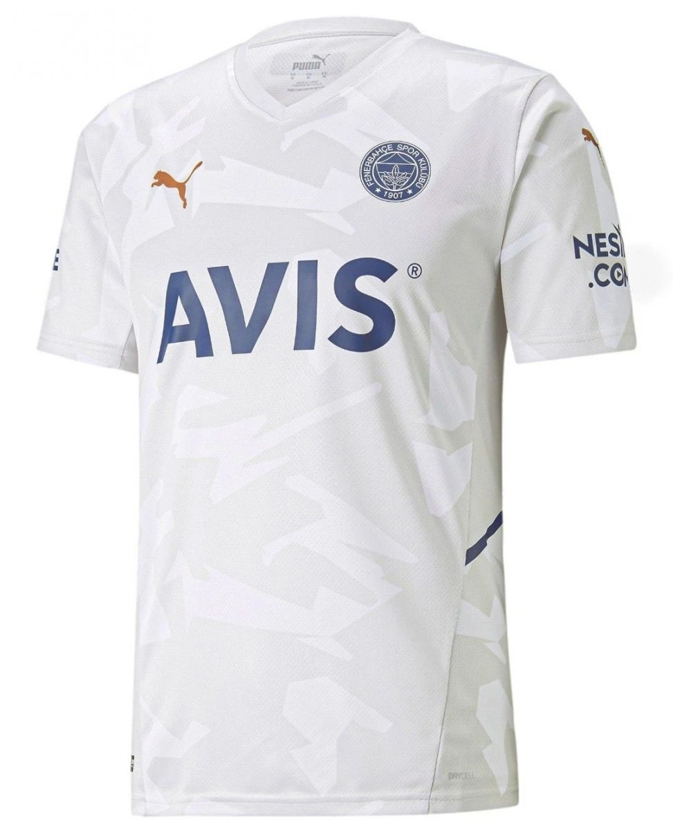 Fenerbahçe’nin yeni formaları tanıtıldı