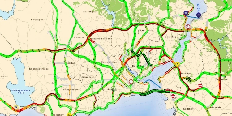 İstanbul'da bayram yoğunluğu şaşırttı: D-100 ve TEM'de Ankara'ya uzun kuyruklar oluştu