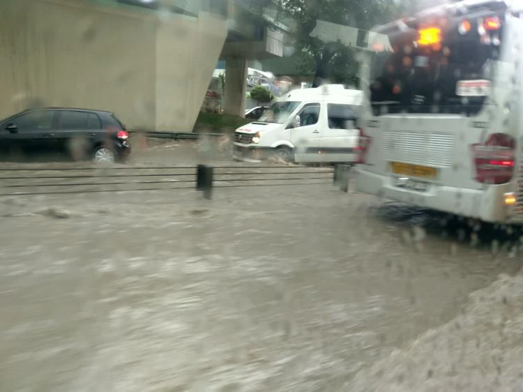 Uyarı üstüne uyarı gelmişti! İstanbul'da şiddetli sağanak