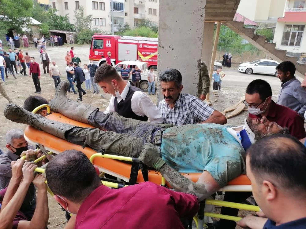 Cami inşaatında göçük: Çok sayıda yaralı var