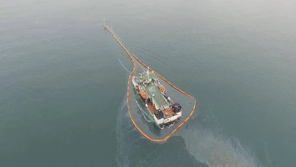 İstanbul'da alarm! Batan gemide sızıntı