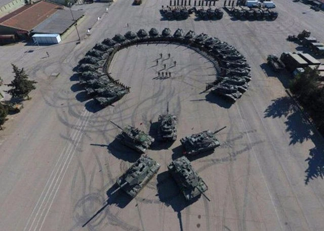 El Bab zaferi için tanklardan Ay-Yıldız şov