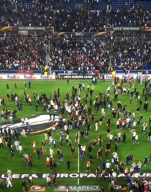 Lyon ile Beşiktaşlı taraftarlar arasında kavga çıktı