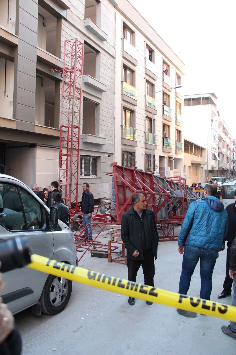 İzmir'de demir iskele devrildi: 1 ölü, 1 yaralı