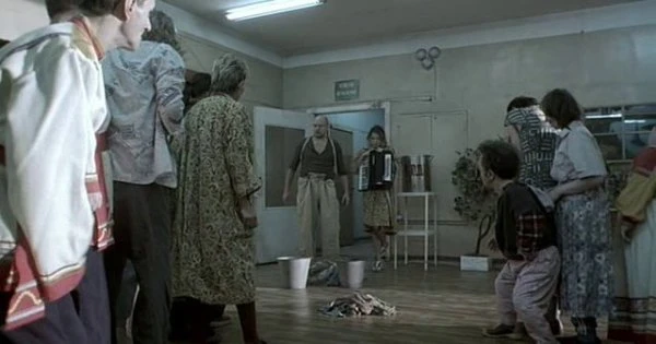 Bir Andrei Konchalovsky filmi: Deliler Evi (Dom Durukov) 2002