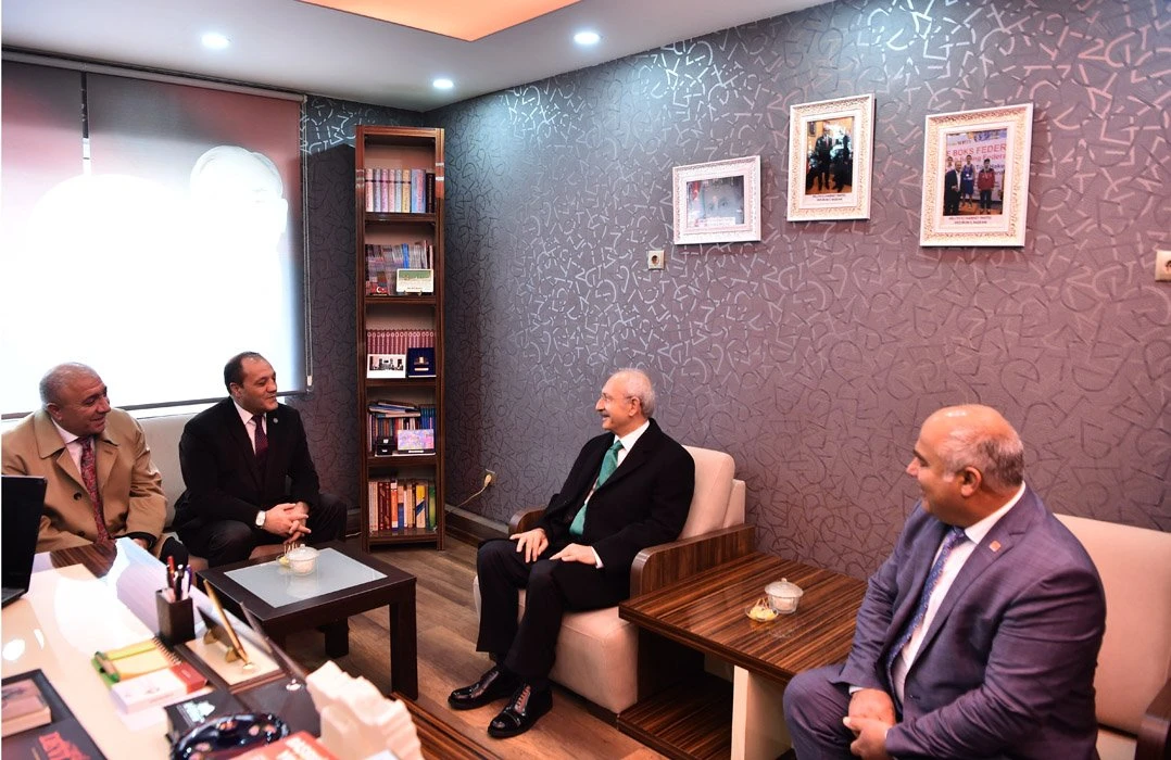 Kemal Kılıçdaroğlu MHP Erzurum İl Başkanlığı'nı ziyaret etti