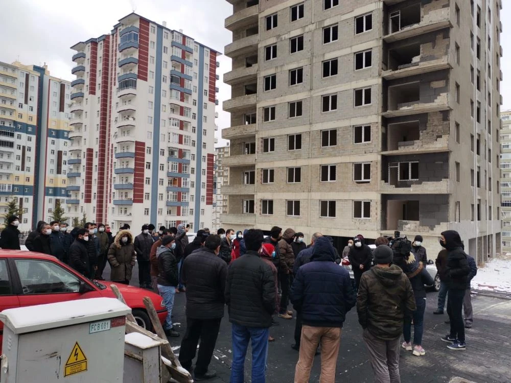 Aynı ev 5 kişiye satıldı