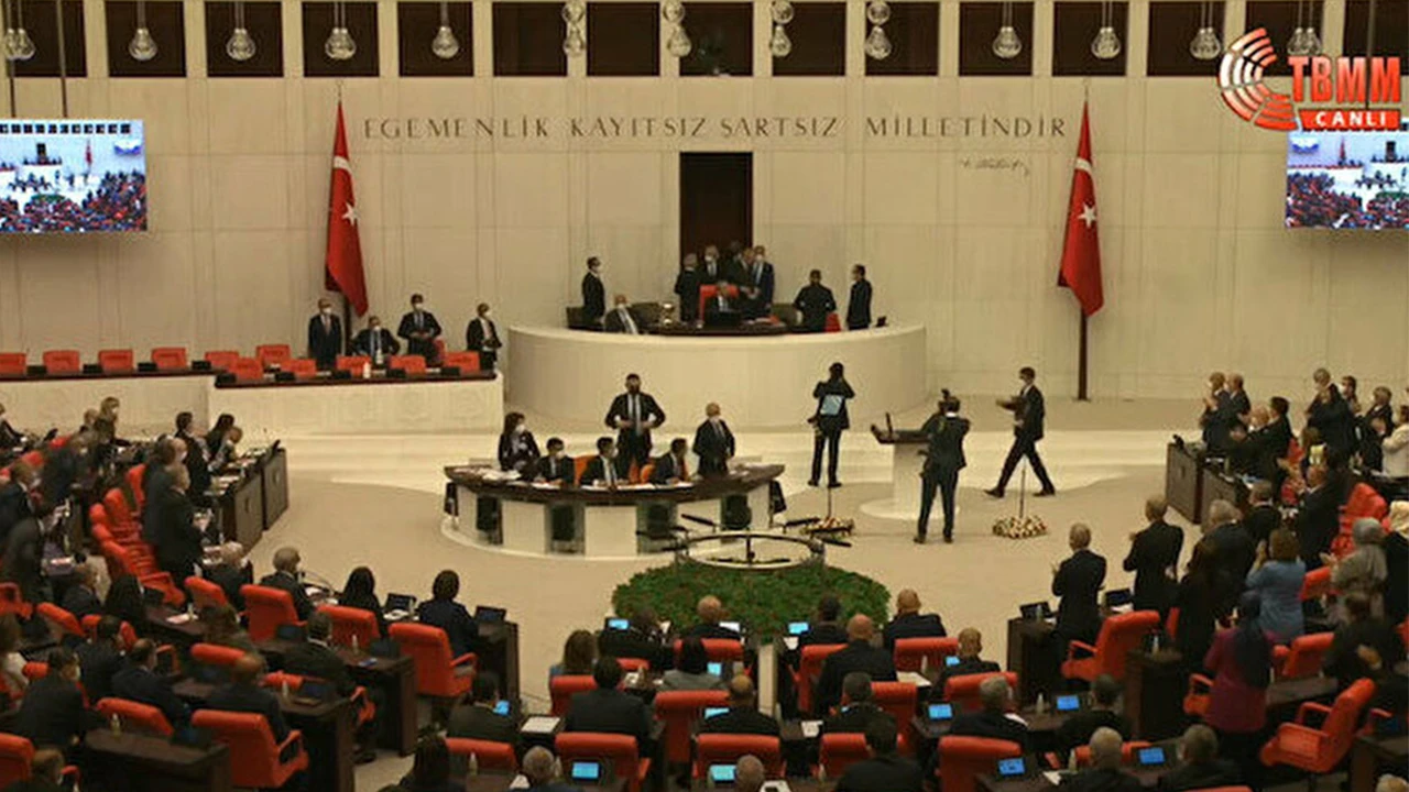 CHP ve HDP'den Cumhurbaşkanı Erdoğan'a saygısızlık!