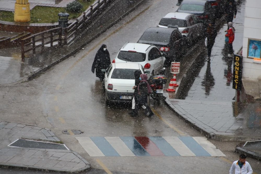 Mevsimin ilk karı yağdı! Yurdun dört yanı beyaza büründü