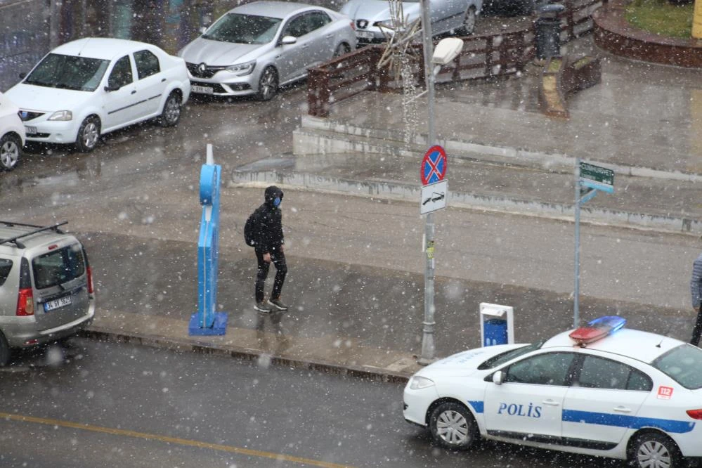 Mevsimin ilk karı yağdı! Yurdun dört yanı beyaza büründü