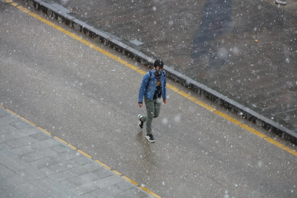Mevsimin ilk karı yağdı! Yurdun dört yanı beyaza büründü