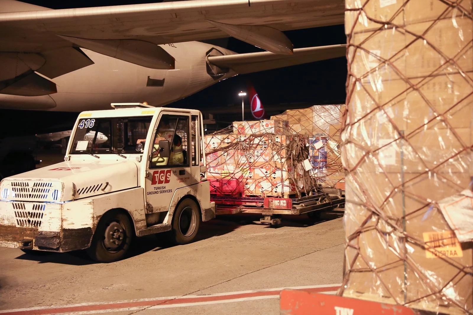 MSB: Kovid-19'la mücadelede kullanılacak tıbbi yardım malzemeleri Tunus'a gönderildi