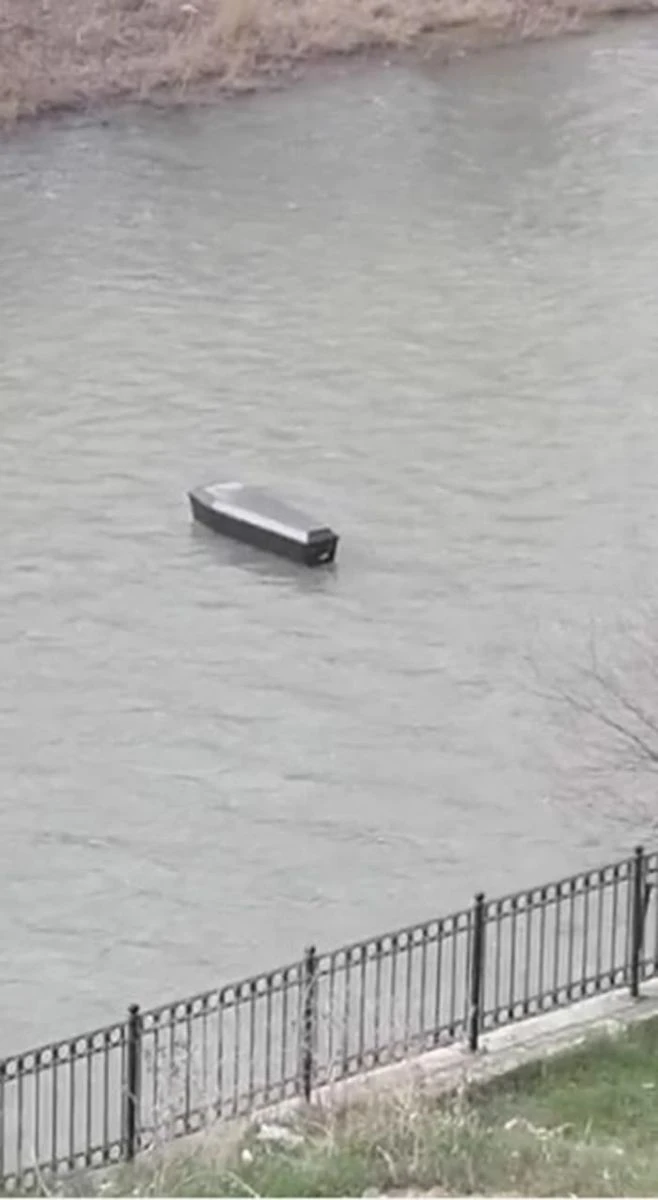 Şaşkına çeviren görüntü! Çoruh Nehri'nde yüzen tabutlar