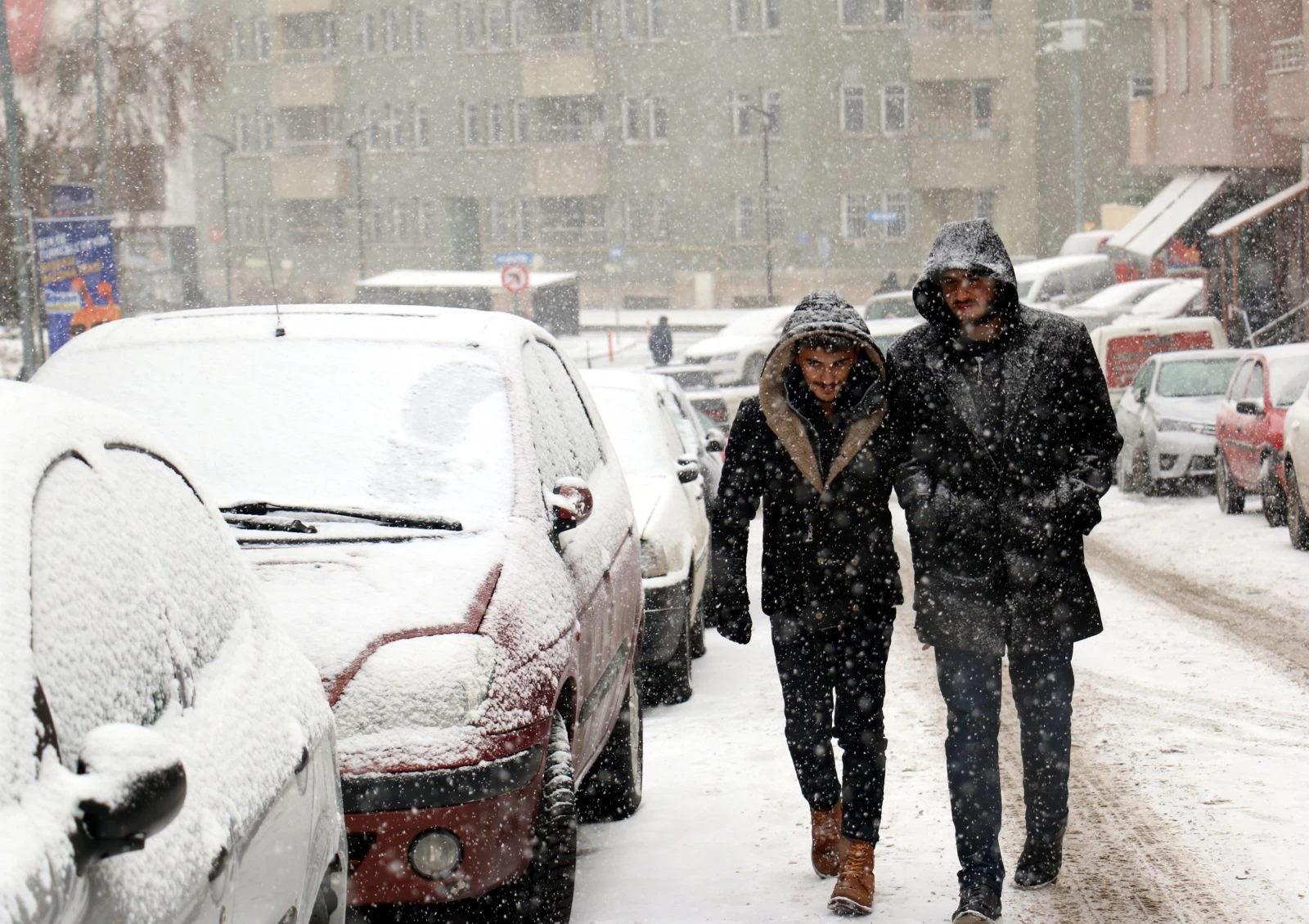 Erzurum’da kar yağışı başladı