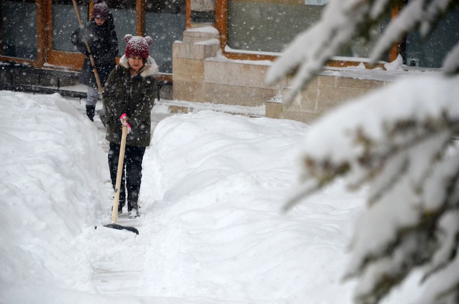 Karaman kara teslim! Şehir merkezinde 1 metreye ulaştı