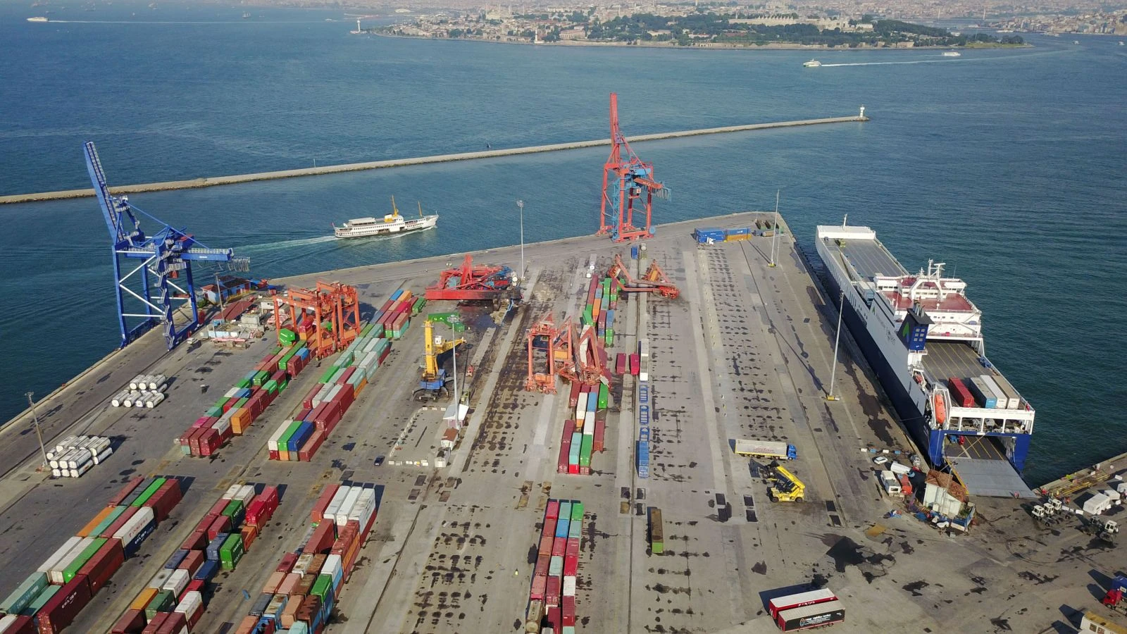 Haydarpaşa limanı savaş meydanı gibi