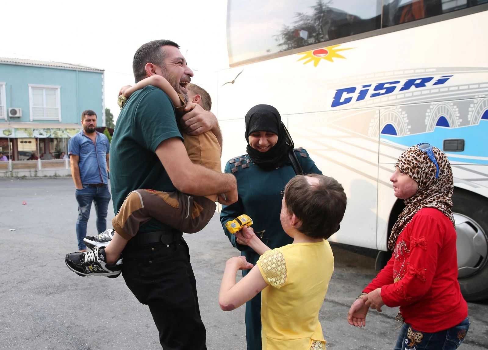 İdlibli Hiba ailesine kavuştu