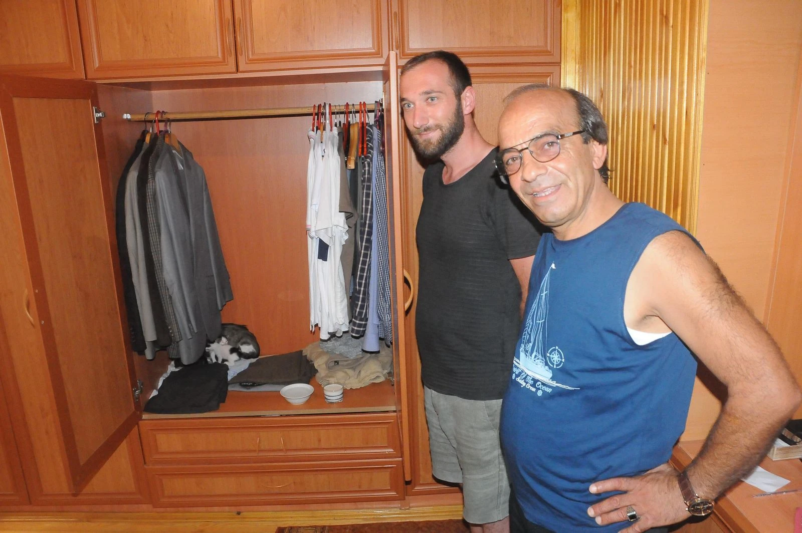 1 aydır ses duyuyordu! Gardırobu açınca inanamadı