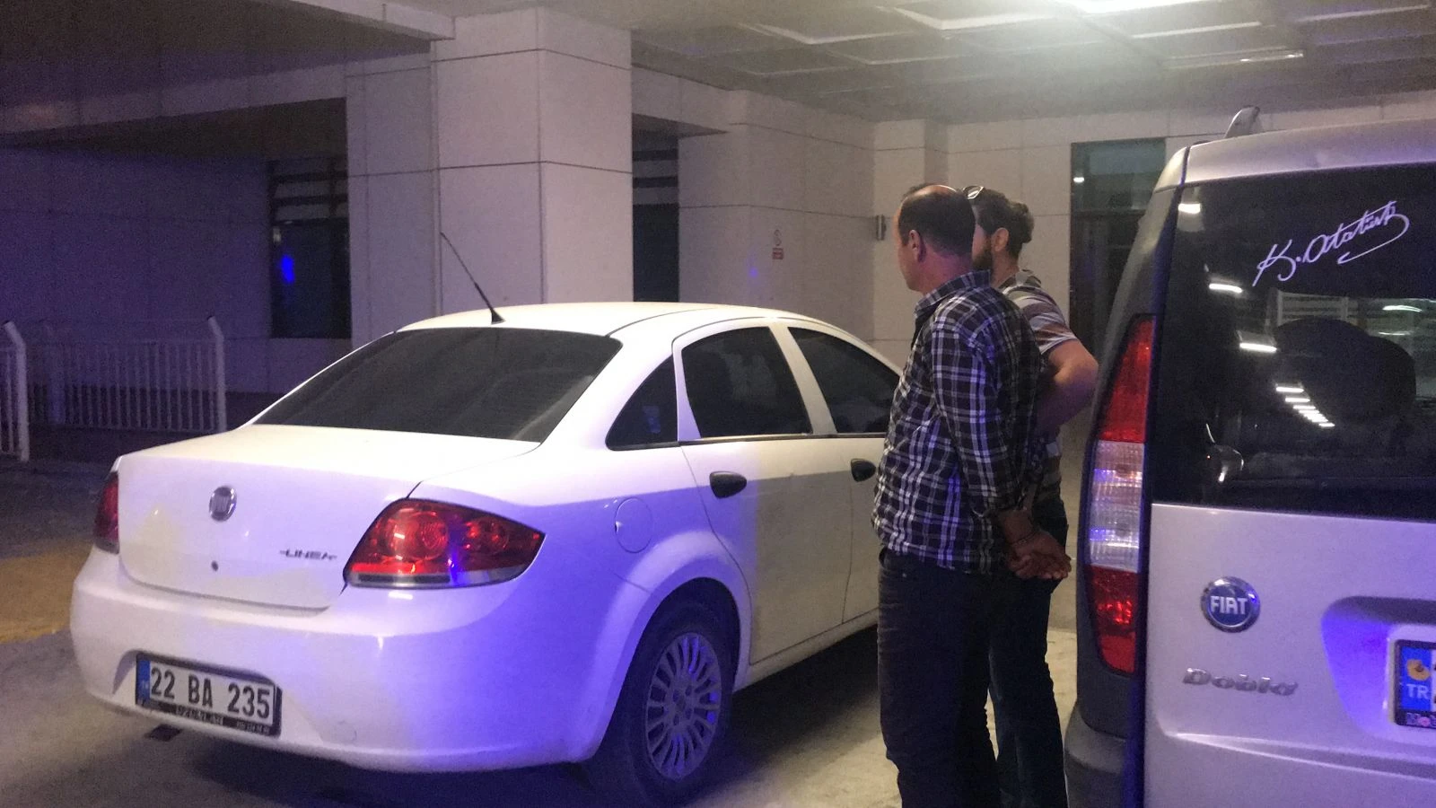 Okul servisiyle mülteci kaçakçılığı yaparken yakalandı