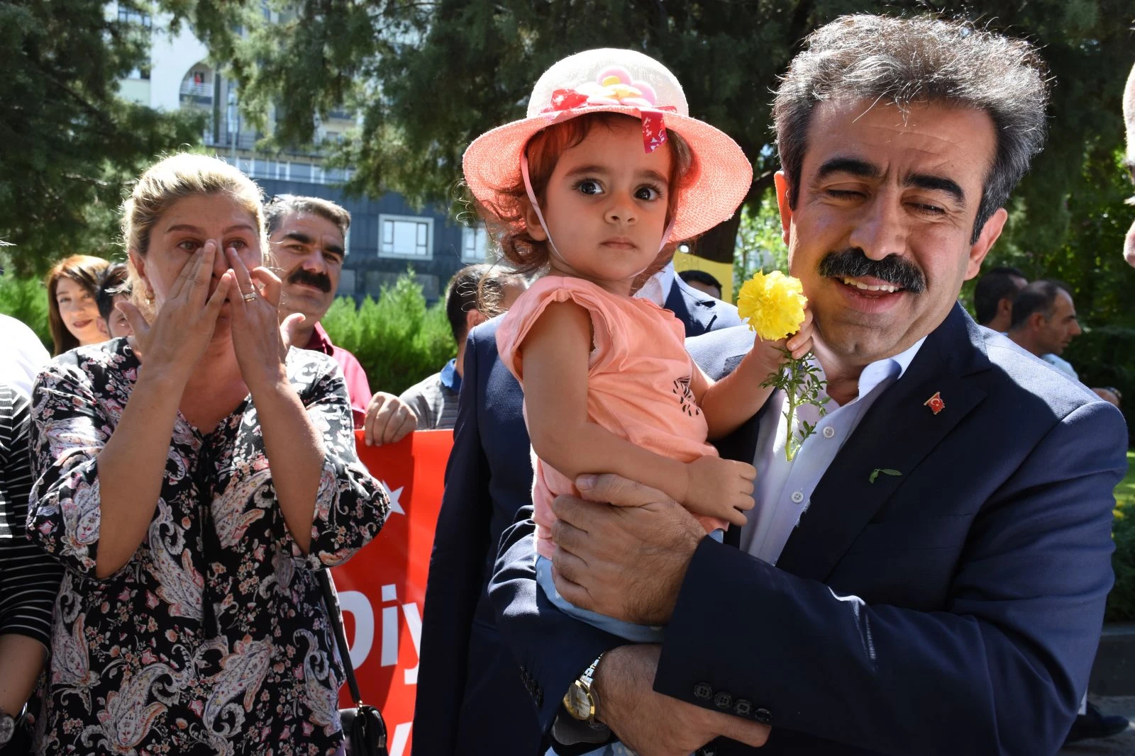 HDP'lilerin işten çıkardığı şehit yakını ve gaziler yeniden işe alındı