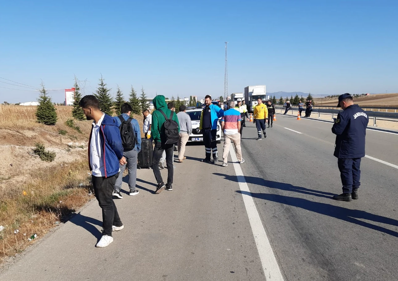 Afyonkarahisar'da yolcu otobüsü devrildi: 1 ölü, 40 yaralı