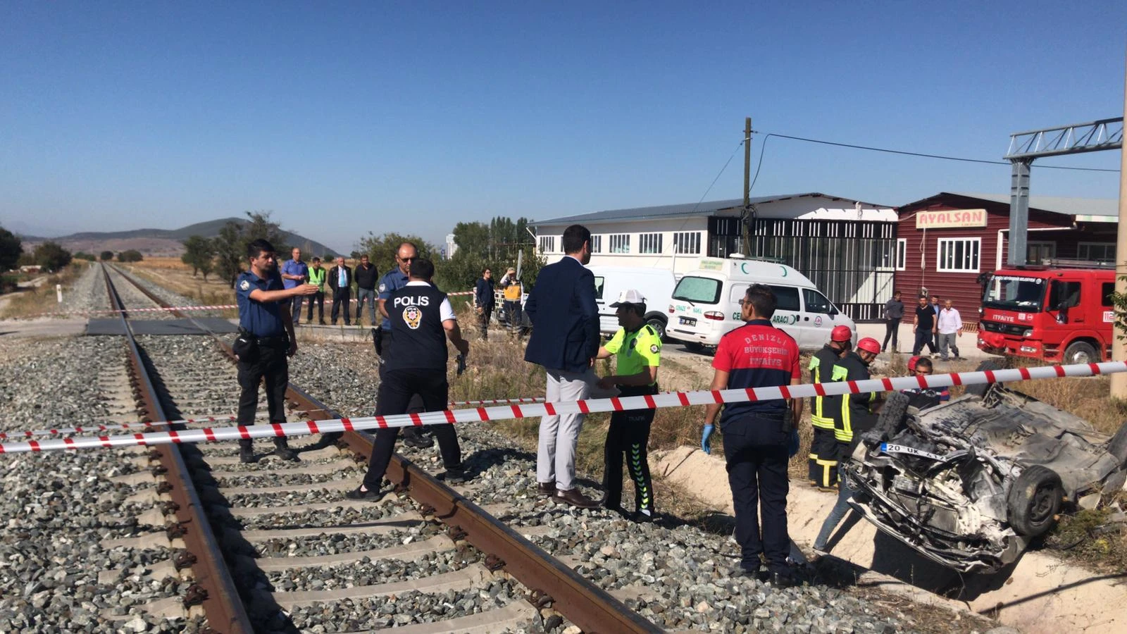 Pamukkale Ekspresi hemzemin geçitte kaza yaptı