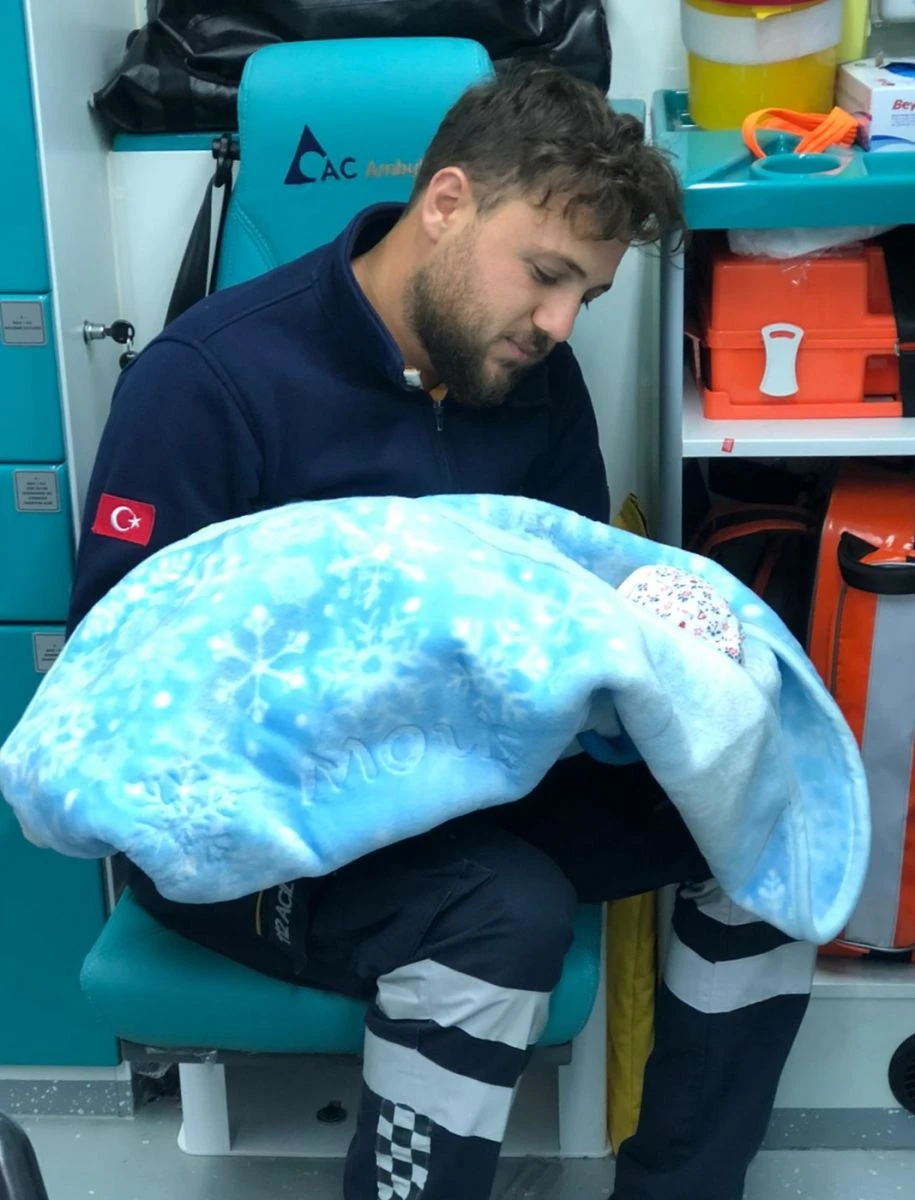 Konya'da çöp konteynerinde bir haftalık bebek bulundu