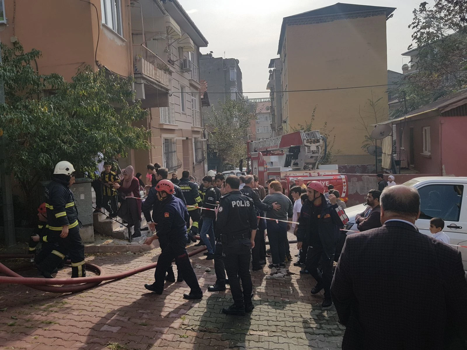 Yangından kurtulduğuna sevinemedi! Gözyaşlarına boğuldu