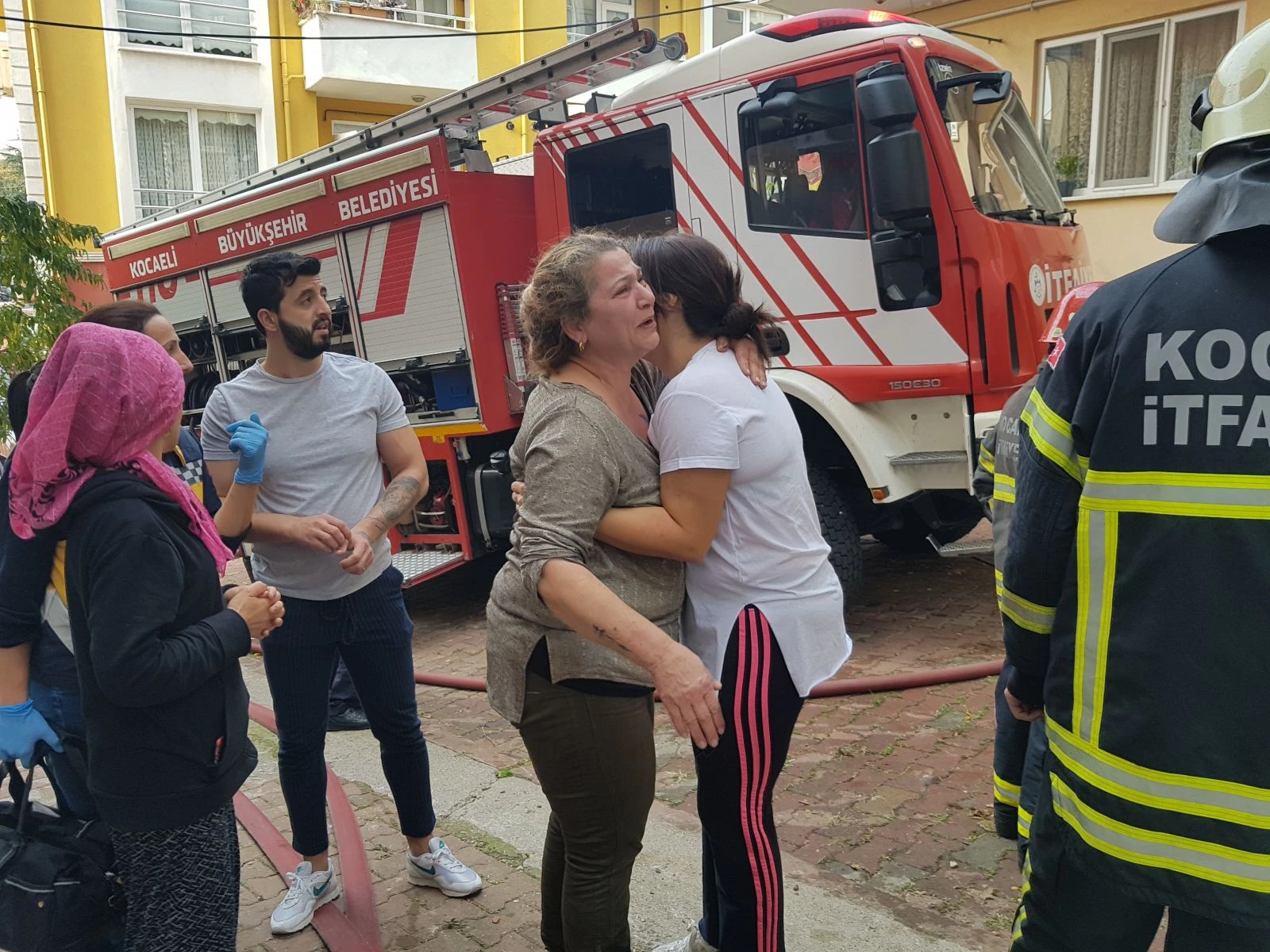 Yangından kurtulduğuna sevinemedi! Gözyaşlarına boğuldu