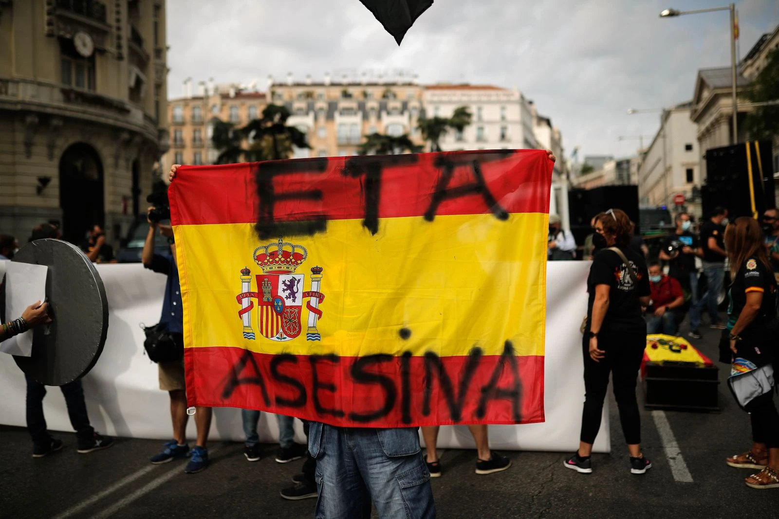 İspanya’da güvenlik güçleri meclis binası önünde eylem yaptı